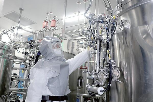 走進全球最大新冠滅活疫苗生產(chǎn)車間 揭秘生物制品的“智”造之旅